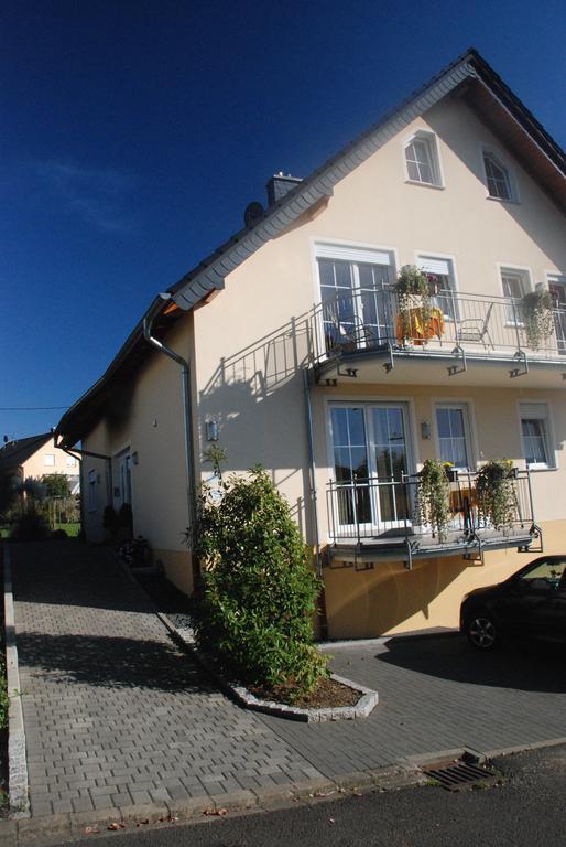Wein- Und Gaestehaus Genetsch Lieser Bagian luar foto